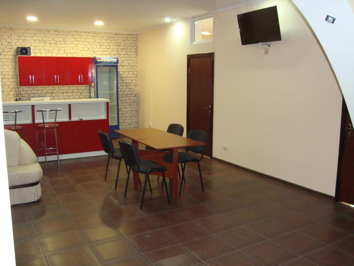 Hostel Sofia ジトームィル エクステリア 写真